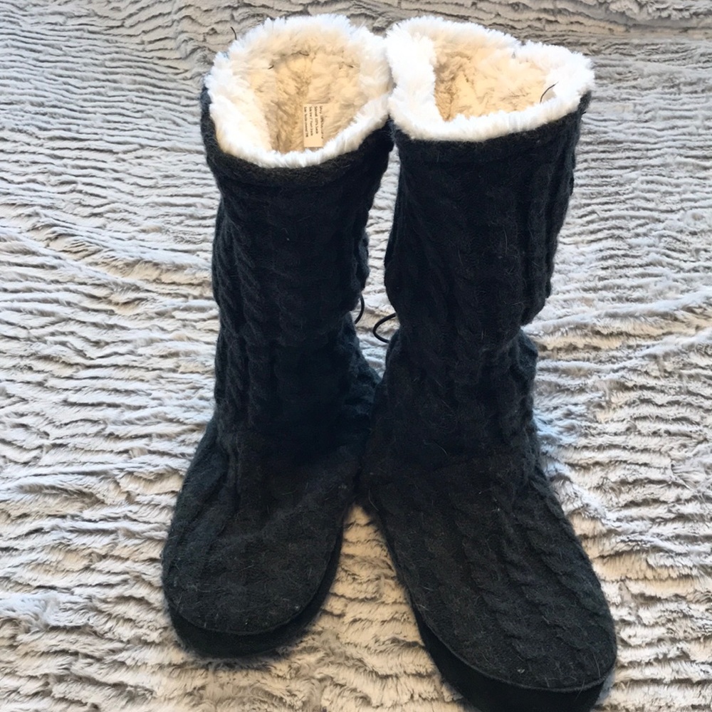 Lukees Gray comfy slippers size large 8-9